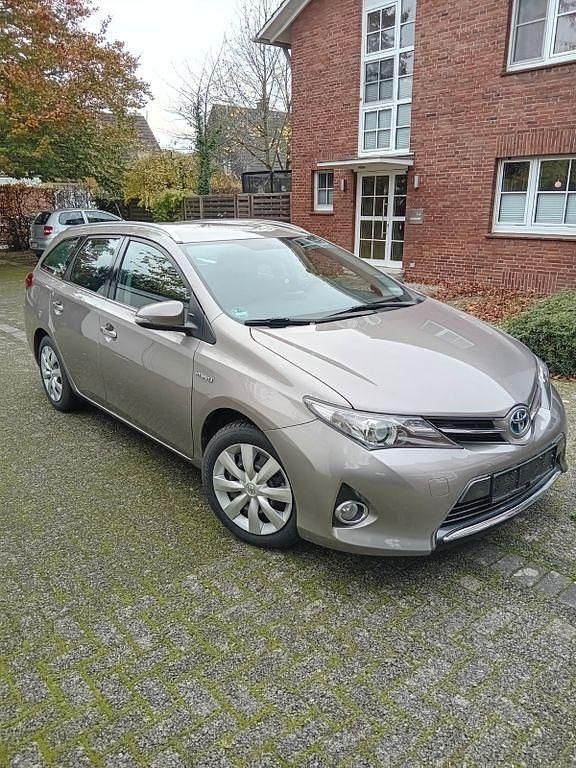 Braun Gebraucht 2013 Toyota Auris Hybrid Kombi | 9.500 € (Guter Preis) - Bild 1/4
