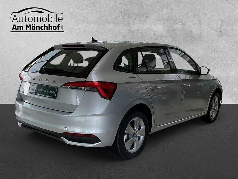 Neu Skoda Scala Essence 95 PS (69 kW) 2025 Weiss Kleinwagen