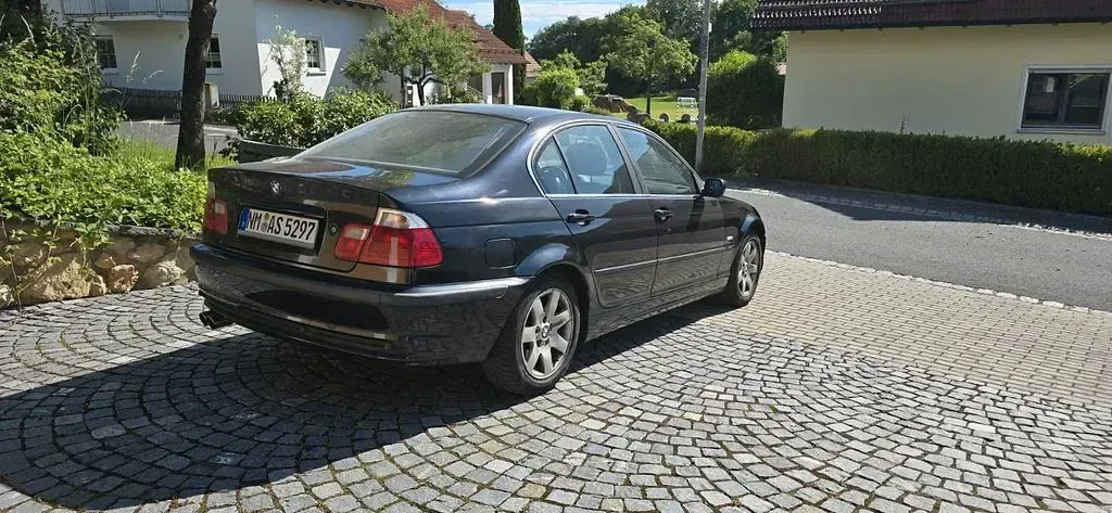 Gebraucht BMW 320 170 PS (125 kW) 2001 Schwarz Limousine