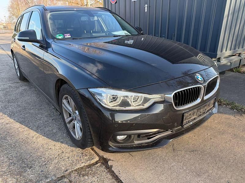 Gebraucht BMW 320 Advantage 184 PS (135 kW) 2018 Schwarz Kombi