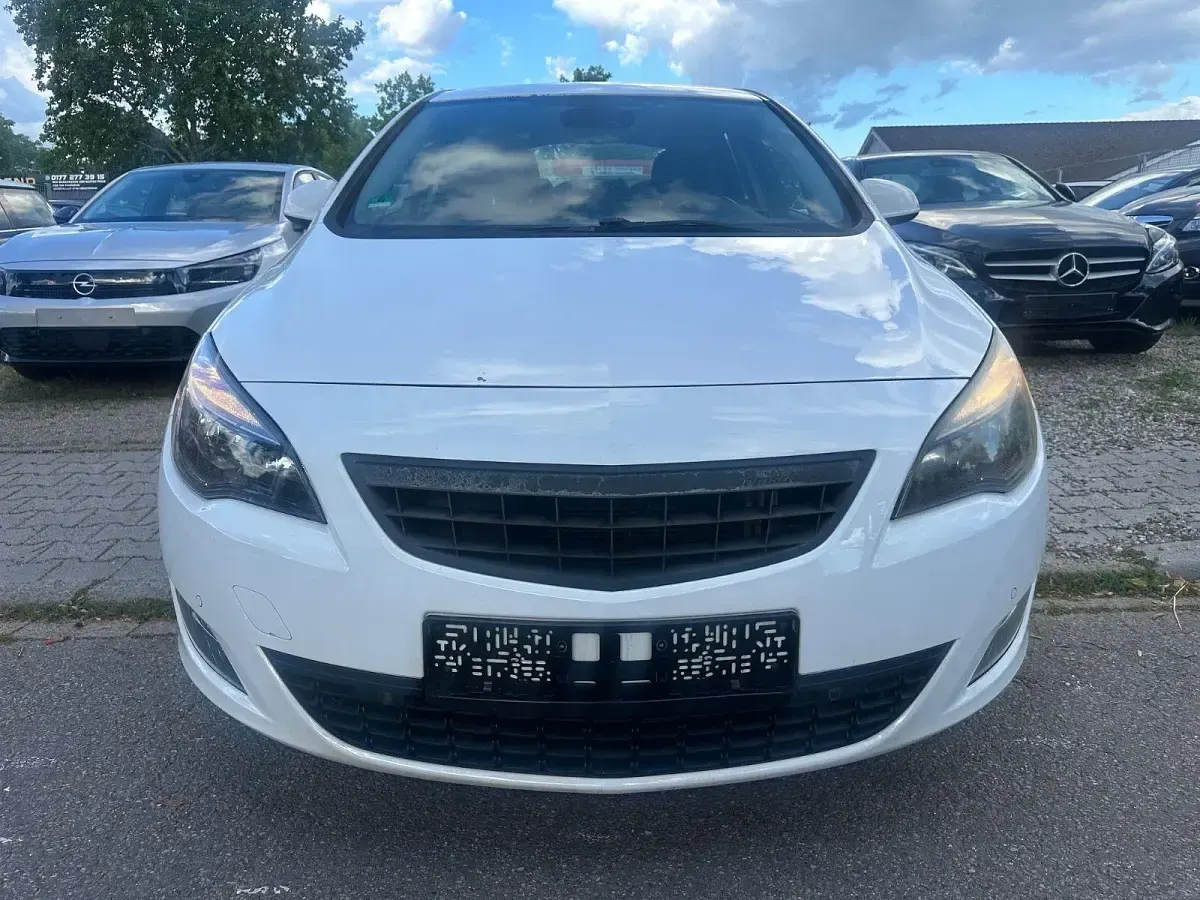 Gebraucht Opel Astra Sport 140 PS (102 kW) 2010 Weiß Limousine