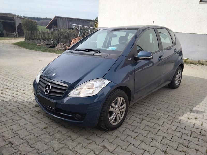 Gebraucht Mercedes A160 95 PS (69 kW) 2011 Blau Kleinwagen