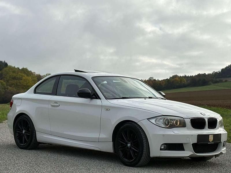 Weiß Gebraucht 2013 BMW 120 Coupé M Sport Coupé | 8.999 € (Fairer Preis) - Bild 1/4