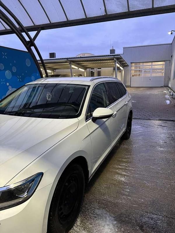 Gebraucht VW Passat Highline 150 PS (110 kW) 2016 Weiß Kombi