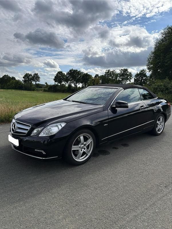 Schwarz Gebraucht 2010 Mercedes 200 Cabrio | 12.500 € - Bild 1/4
