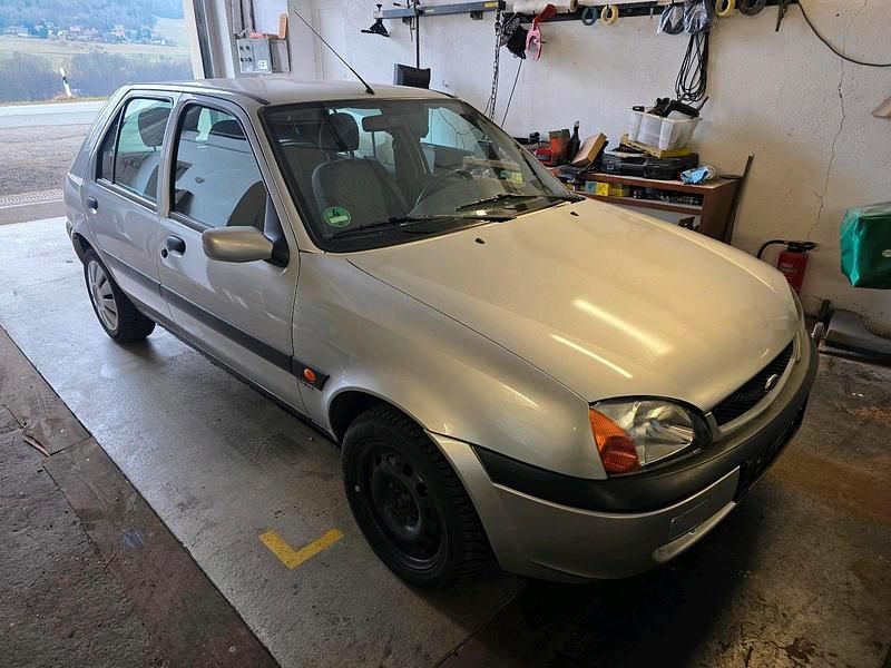 Gebraucht Ford Fiesta 2001 Silber Kleinwagen
