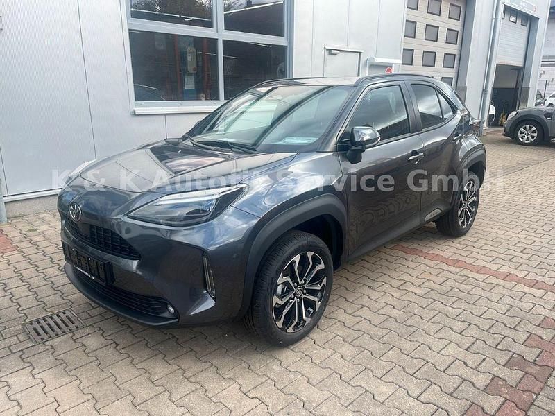 Grau Neu 2025 Toyota Yaris Hybrid Limousine | 29.100 € (Fairer Preis) - Bild 1/4