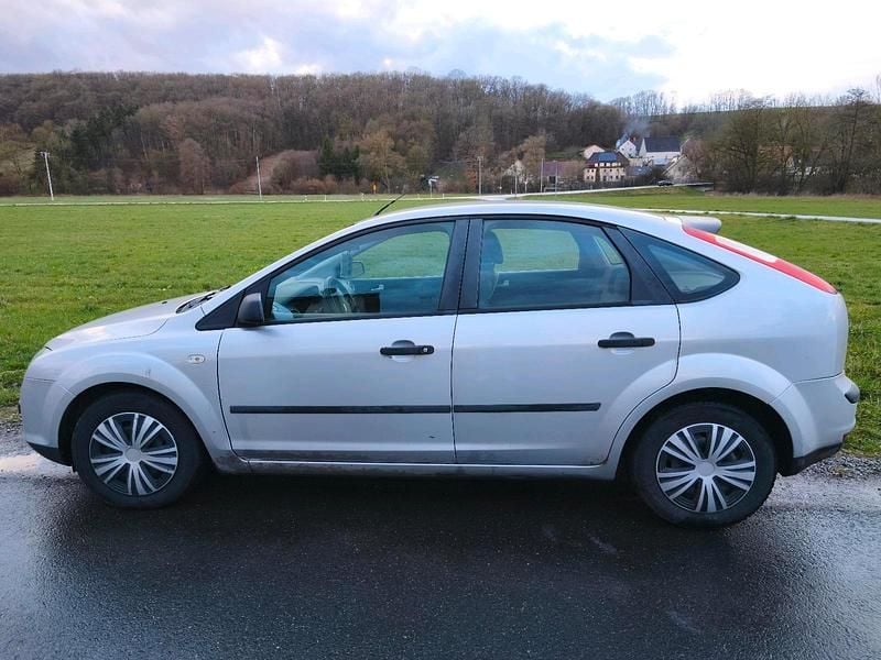 Gebraucht Ford Focus 115 PS (84 kW) 2006 Silber Limousine