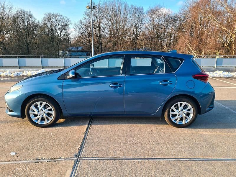 Gebraucht Toyota Auris 116 PS (85 kW) 2016 Blau Limousine