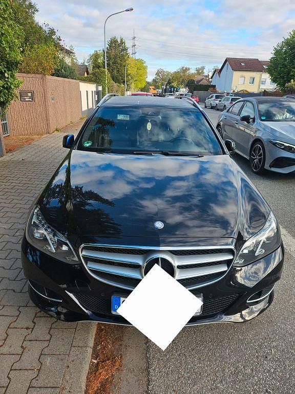 Używany Mercedes E220 Edition 170 KM (125 kW) 2015 Czarny Sedan/Limuzyna