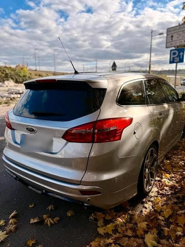 Gebraucht Ford Focus 105 PS (77 kW) 2016 Grau Kombi