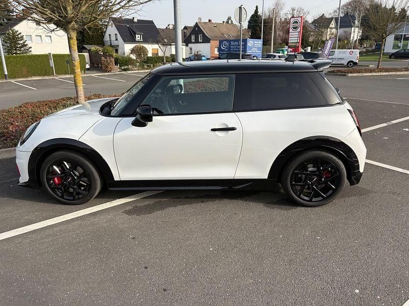 Gebraucht Mini John Cooper Works 231 PS (169 kW) 2025 Weiß Kleinwagen