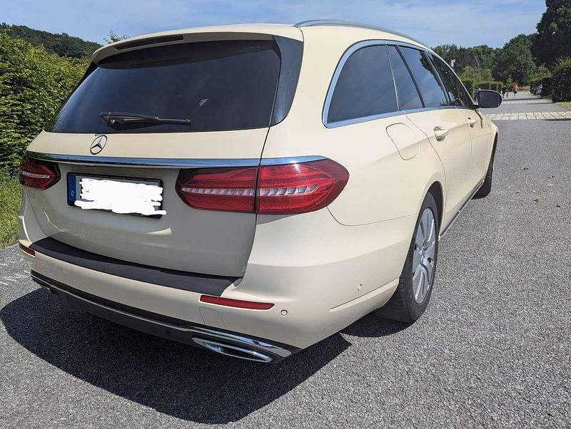 Gebraucht Mercedes E220 194 PS (142 kW) 2017 Gelb Kombi