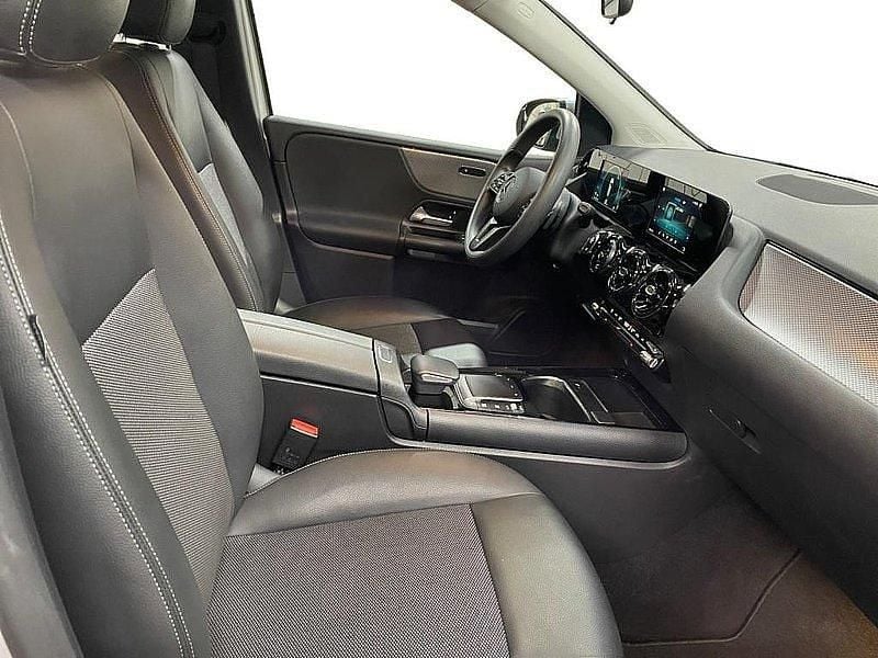 Gebraucht Mercedes B200 150 PS (110 kW) 2021 Iridiumsilber metallic Van / Kleinbus