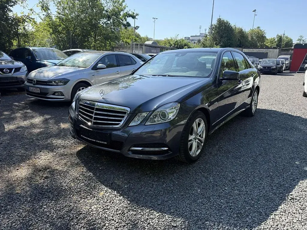 Gebraucht Mercedes E250 Avantgarde 204 PS (150 kW) 2010 Tenoritgrau  metalliclack Limousine