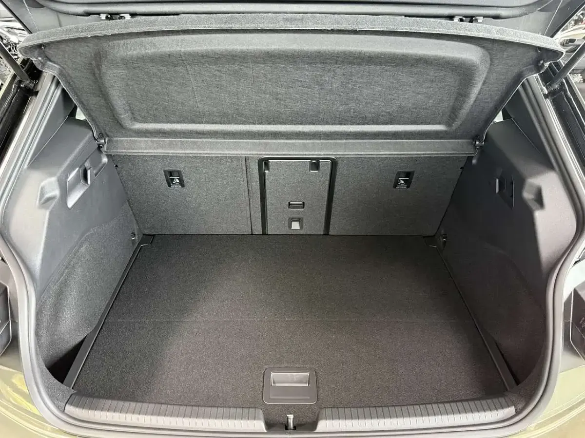 Neu VW ID.3 Pro 125 kW (170 PS) 2026 Dark olivine green metallic Kleinwagen