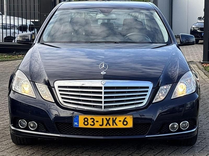 Gebraucht Mercedes E200 136 PS (100 kW) 2009 Blau Limousine