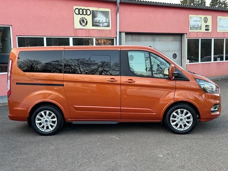 Gebraucht Ford Tourneo Titanium 131 PS (96 kW) 2019 Orange Van / Kleinbus