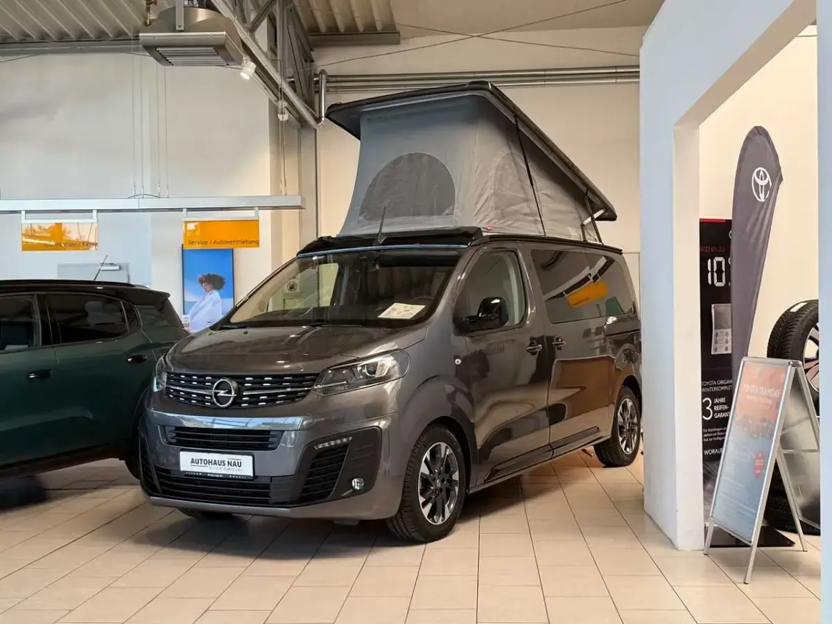 Gebraucht Opel Zafira Life 144 PS (105 kW) 2023 Mondstein grau/e:vulkan grau Van / Kleinbus