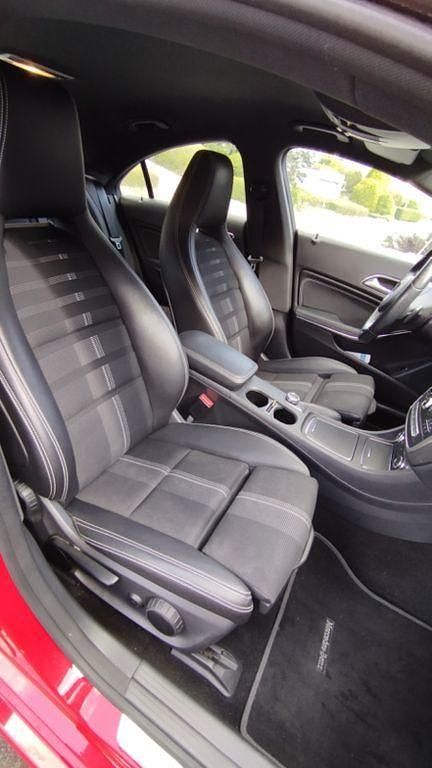 Gebraucht Mercedes CLA180 Urban 122 PS (89 kW) 2017 Rot Limousine