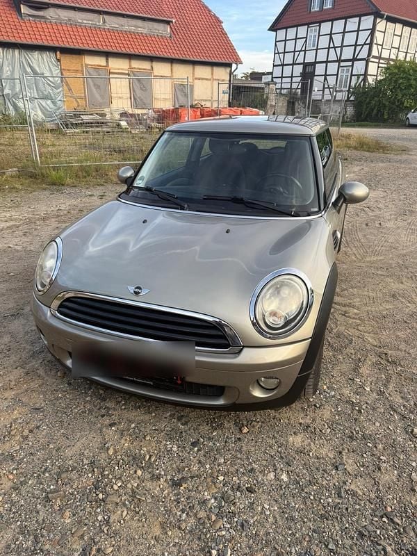 Grau Gebraucht 2010 Mini ONE Kleinwagen | 4.490 € - Bild 1/4