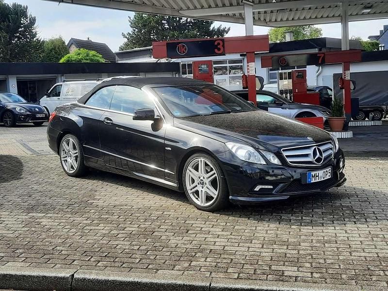 Gebraucht Mercedes E250 Avantgarde 204 PS (150 kW) 2011 Schwarz Cabrio