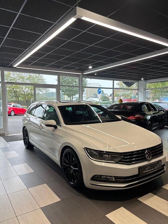 Weiß Gebraucht 2016 VW Passat Comfortline Kombi | 13.500 € (Guter Preis) - Bild 1/4