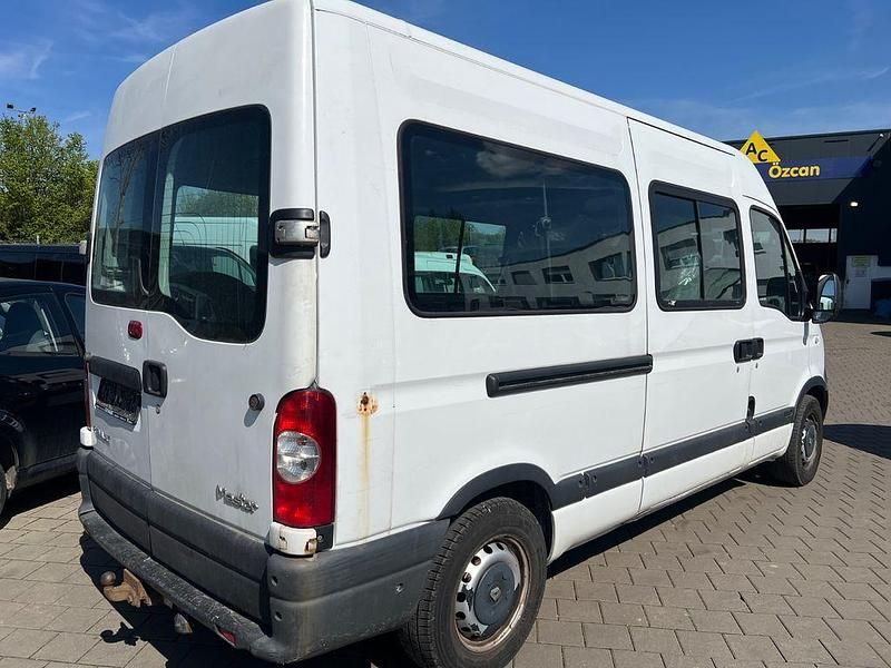 Second-hand Renault Master 120 CP (88 kW) 2010 Alb Monovolum