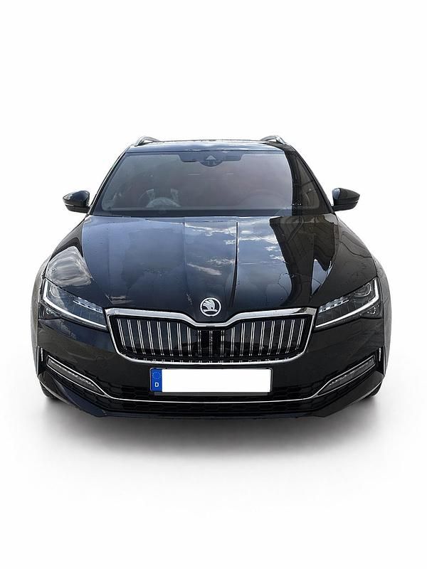 Używany Skoda Superb 218 KM (160 kW) 2021 Brązowy Kombi