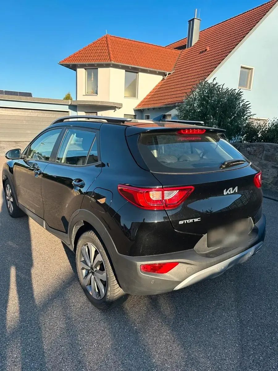 Gebraucht Kia Stonic 101 PS (74 kW) 2024 Schwarz SUV