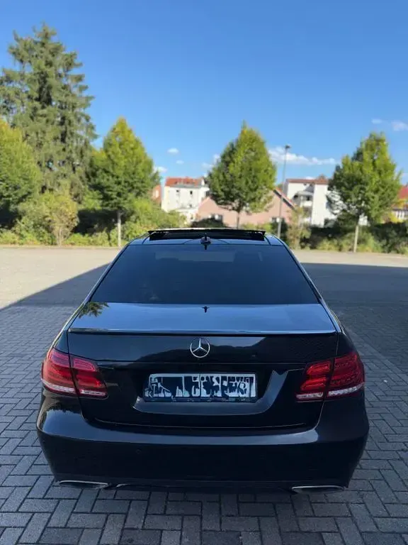 Second-hand Mercedes E250 204 CP (150 kW) 2013 Negru Berlinǎ
