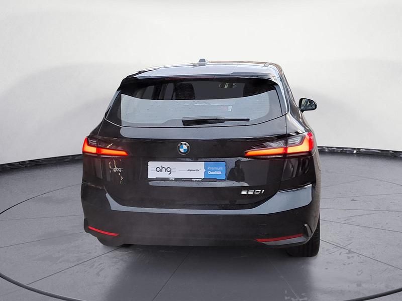 Gebraucht BMW 220 Active Tourer 156 PS (114 kW) 2025 Schwarz Van / Kleinbus