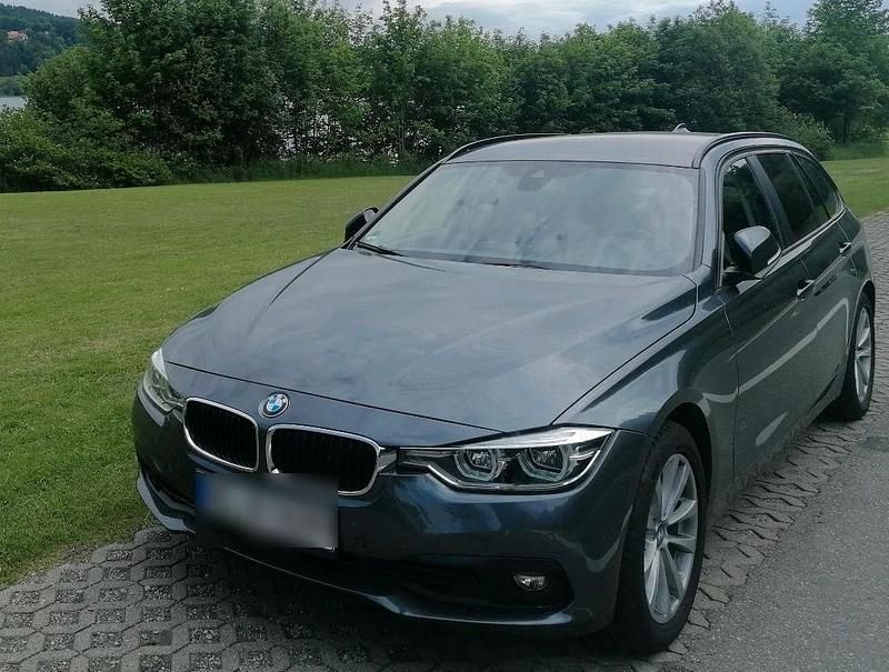 Grau Gebraucht 2018 BMW 330 M Sport Kombi | 19.999 € (Guter Preis) - Bild 1/1