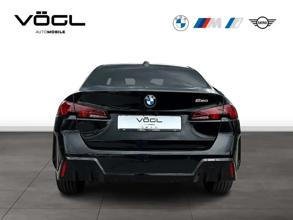 Neu BMW 220 170 PS (125 kW) 2026 Black sapphire Coupé