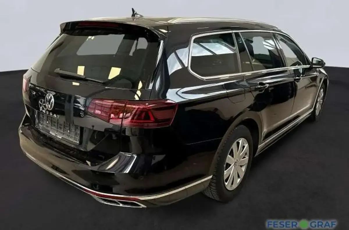 Gebraucht VW Passat Elegance 150 PS (110 kW) 2023 Deep black perleffekt Kombi
