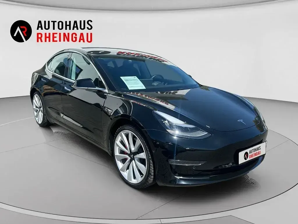 Second-hand Tesla Model 3 Performance 377 kW (513 CP) 2019 Unbekannt (metallic) Berlinǎ