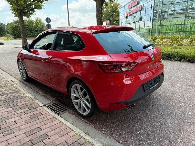 Używany Seat Leon SC FR 150 KM (110 kW) 2015 Czerwony Hatchback