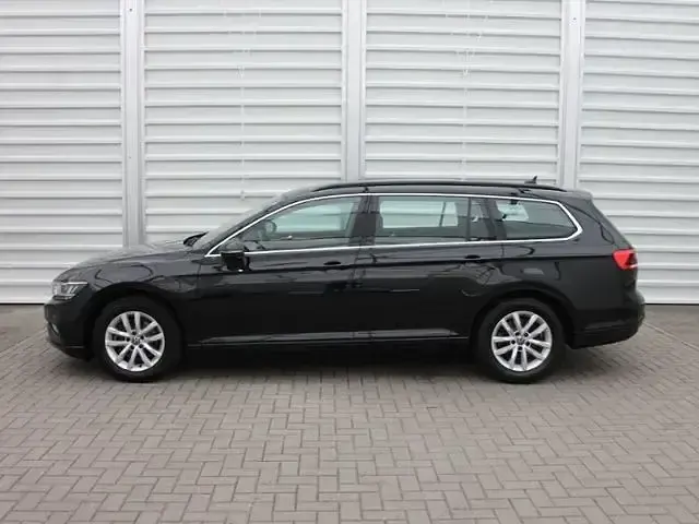 Gebraucht VW Passat Business 150 PS (110 kW) 2022 Schwarz Kombi