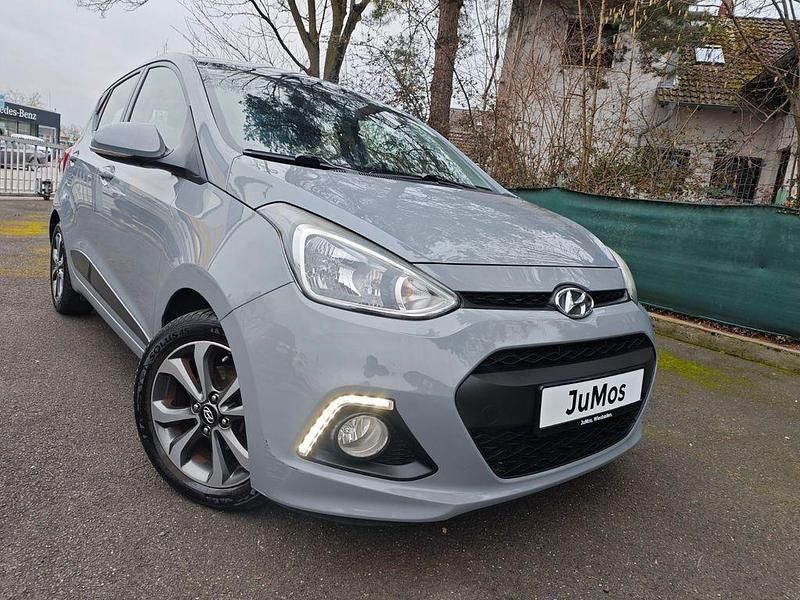 Gebraucht Hyundai i10 Edition 67 PS (49 kW) 2015 Grau Kleinwagen