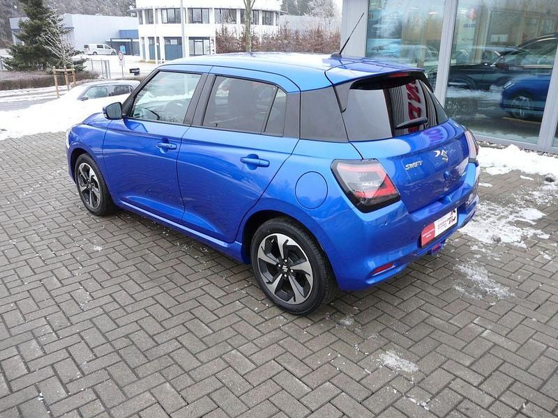 Gebraucht Suzuki Swift Comfort+ 83 PS (61 kW) 2024 Blau Limousine