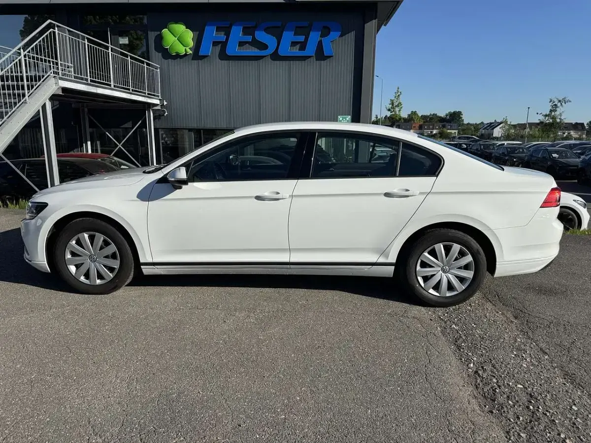 Gebraucht VW Passat 150 PS (110 kW) 2021 Pure white Limousine