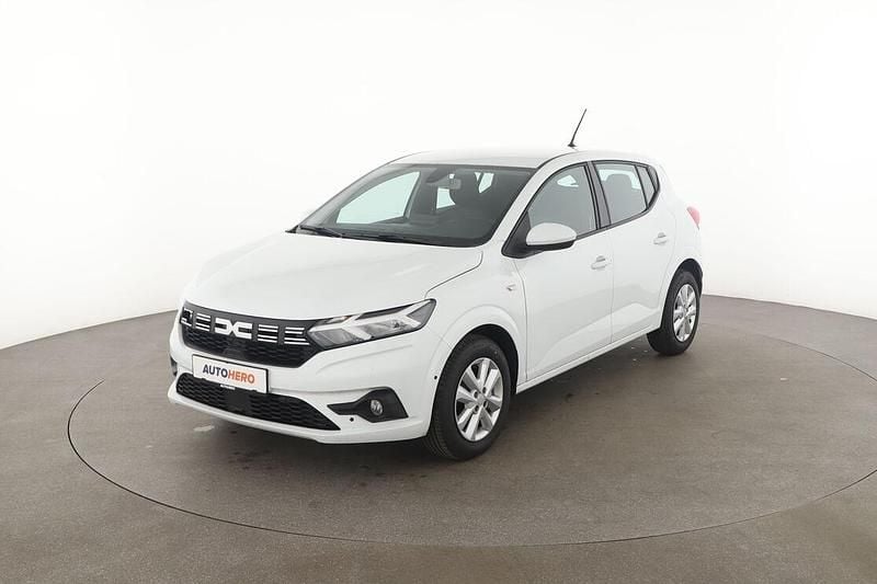 Weiß Gebraucht 2024 Dacia Sandero Expression Kleinwagen | 13.750 € (Guter Preis) - Bild 1/3