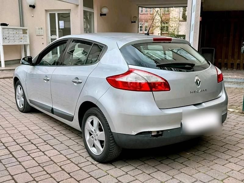 Gebraucht Renault Mégane 110 PS (80 kW) 2009 Silber Limousine