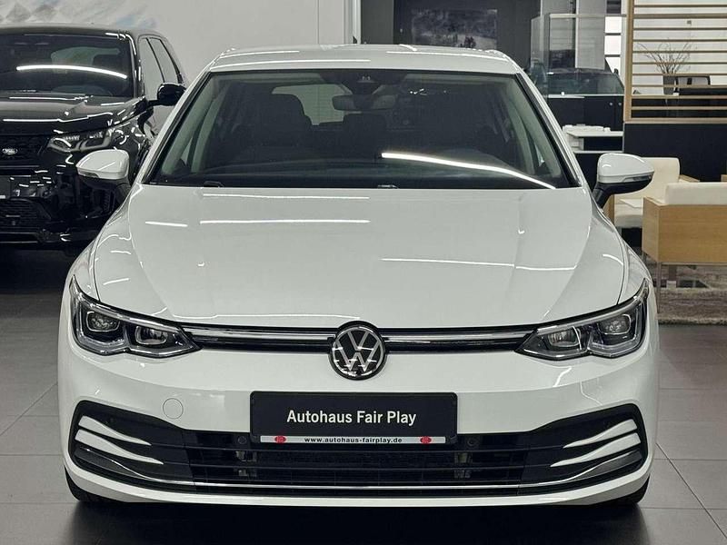 Gebraucht VW Golf VIII Style 150 PS (110 kW) 2021 Oryxweiss Limousine