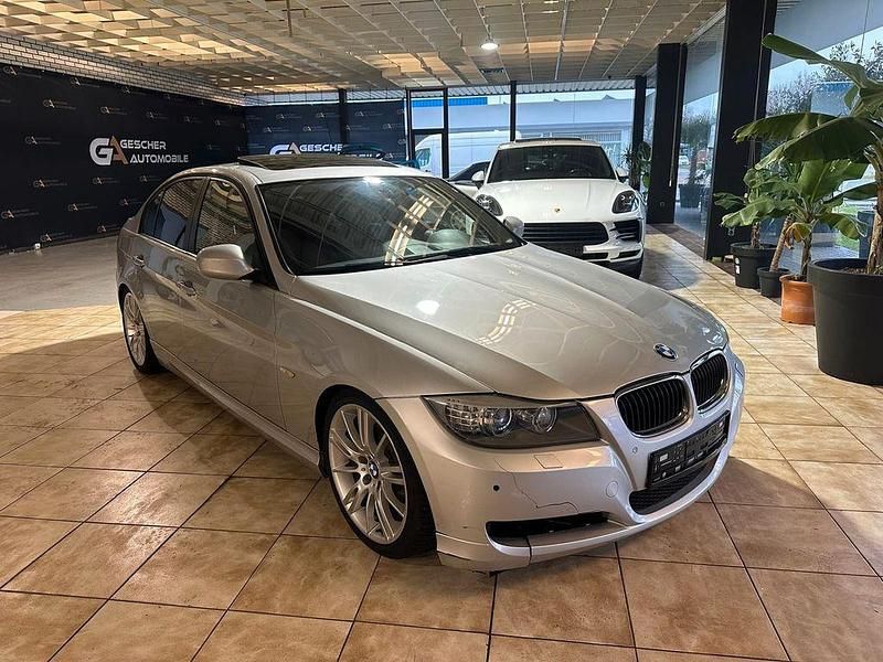 Silber Gebraucht 2011 BMW 320 Comfort Edition Limousine | 4.900 € (Guter Preis) - Bild 1/4