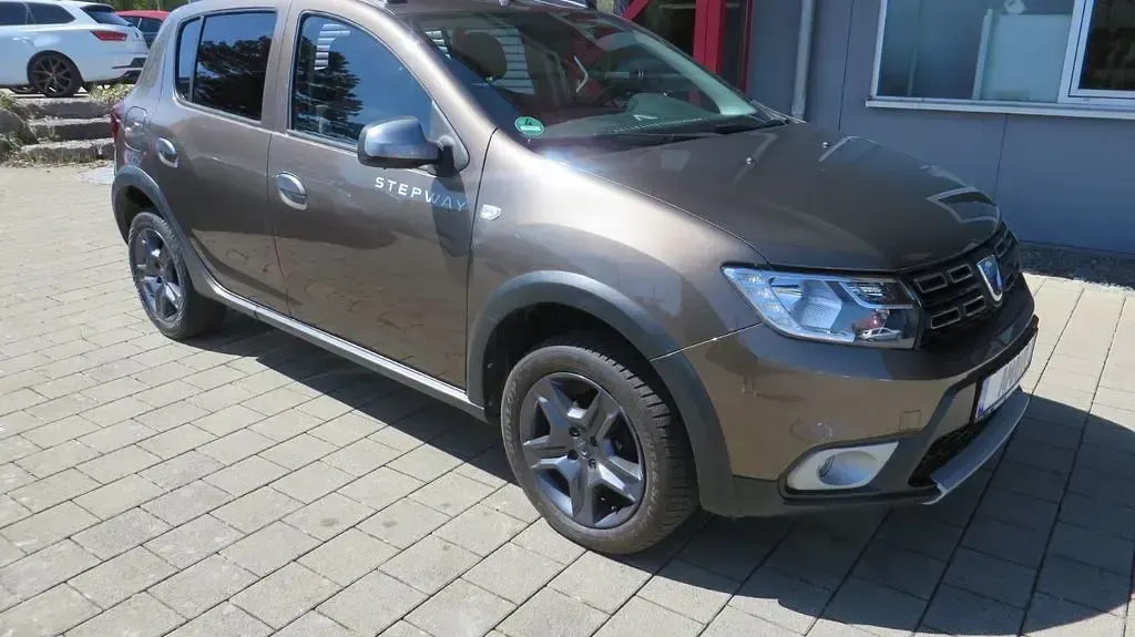 Gebraucht Dacia Sandero Prestige 90 PS (66 kW) 2019 Braun Limousine