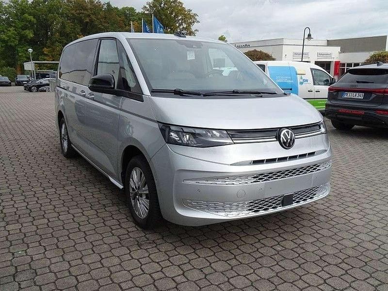 Gebraucht VW Multivan Life 150 PS (110 kW) 2024 Reflexsilber Van