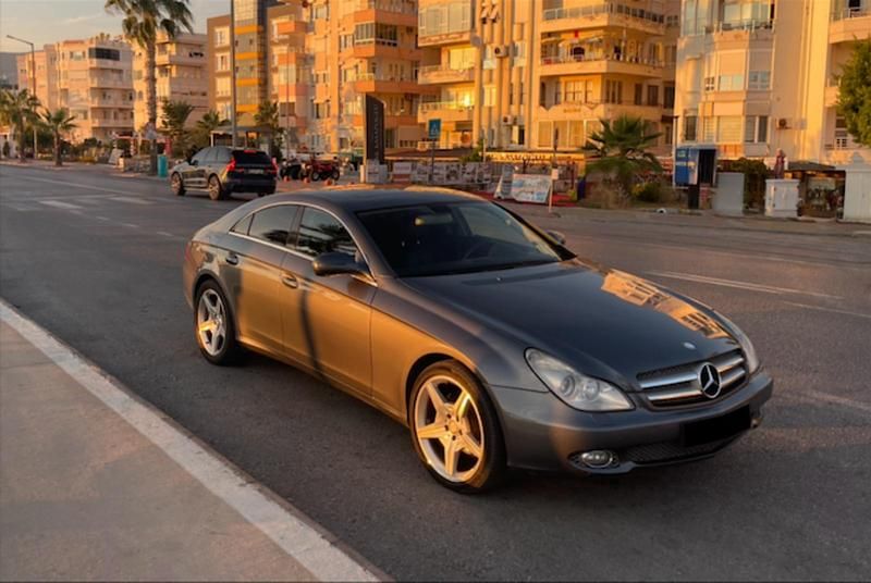 Grau Gebraucht 2010 Mercedes CLS350 AMG Limousine | 10.900 € (Fairer Preis) - Bild 1/4