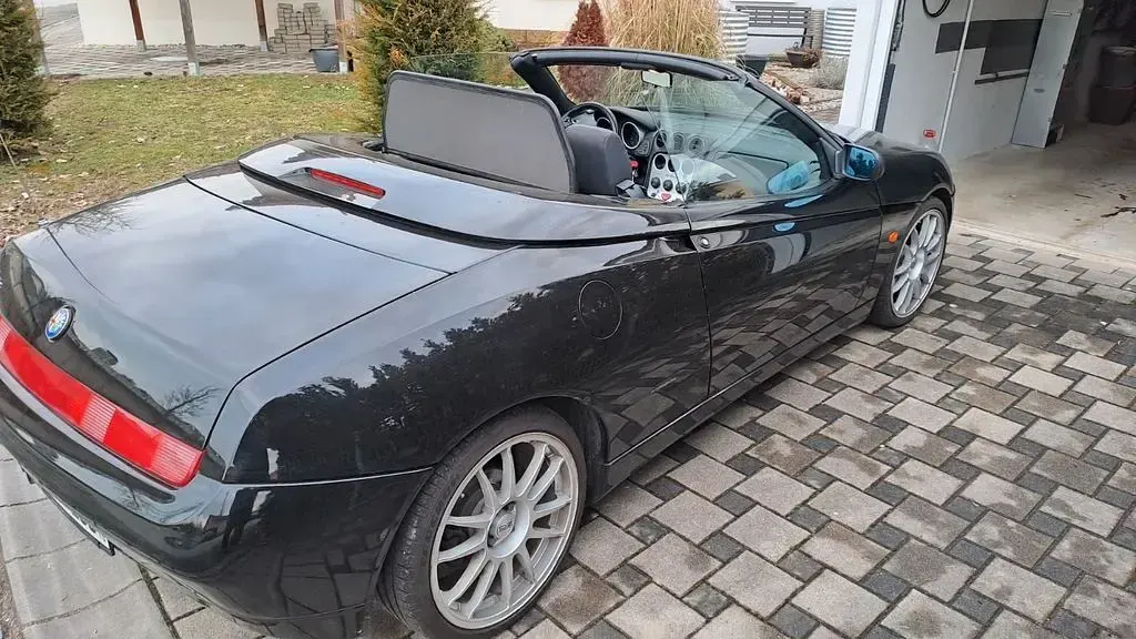 Second-hand Alfa Romeo Spider 144 CP (105 kW) 1999 Negru Cabrio