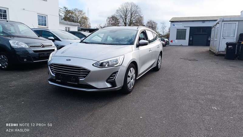 Polarsilber metallic Gebraucht 2019 Ford Focus Trend Kombi | 14.400 € (Fairer Preis) - Bild 1/4